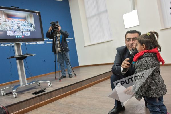 Видеомост с армянскими миротворцами в Афганистане и Косово в МИД РА Видеомост с армянскими миротворцами в Афганистане и Косово в МИД РА - Sputnik Արմենիա