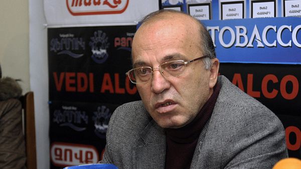 руководитель исследовательского центра Альтернатива Татул Манасерян руководитель исследовательского центра Альтернатива Татул Манасерян - Sputnik Армения