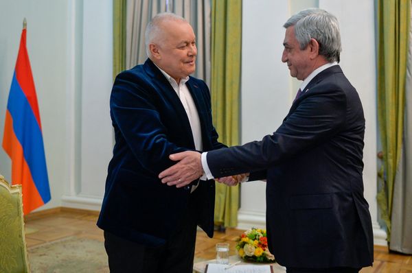 Президент Армении Серж Саргсян дал интервью генеральному директору МИА Россия сегодня Дмитрию Киселеву для Sputnik Армения Президент Армении Серж Саргсян дал интервью генеральному директору МИА Россия сегодня Дмитрию Киселеву для Sputnik Армения - Sputnik Армения