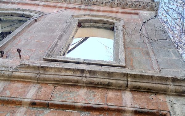 Дом семьи Абовенц, балкон которого заснят в фильме Танго нашего детства Дом семьи Абовенц, балкон которого заснят в фильме Танго нашего детства - Sputnik Армения
