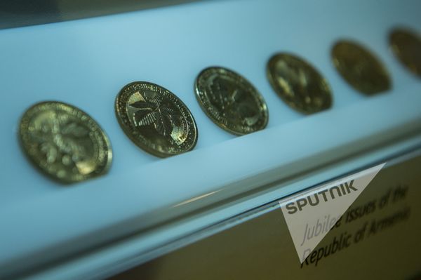 Армянские 200-драмовые монеты - Sputnik Армения