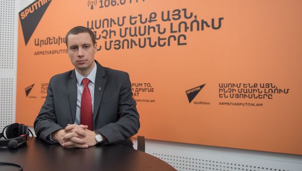Дмитрий Попов в гостях у радио Sputnik Армения Дмитрий Попов в гостях у радио Sputnik Армения - Sputnik Армения