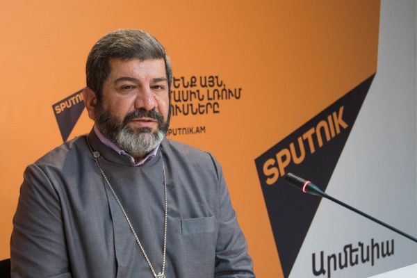 Предстоятель Армянской Апостольской Церкви в Грузии Вазген Мирзаханян покидает свой пост - Sputnik Армения
