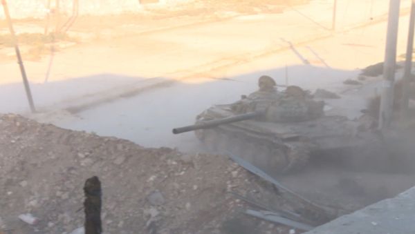 СПУТНИК_Наступление сирийской армии в Алеппо: огонь из танка и клубы дыма над городом - Sputnik Армения