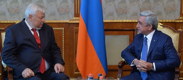 Президент Армении Серж Саргсян и личный представитель действующего председателя ОБСЕ Анджей Каспршик - Sputnik Армения
