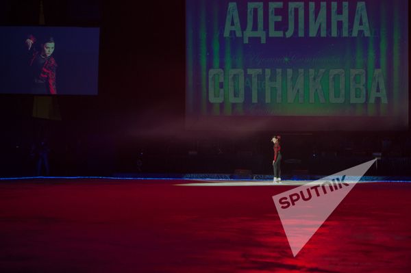 Впервые в Ереване фигуристка Аделина Сотникова, чемпионка Олимпийских игр Сочи-2014. Шоу Короли льда в Ереване, 2016 год - Sputnik Армения