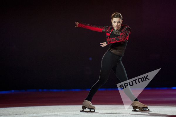 Впервые в Ереване фигуристка Аделина Сотникова, чемпионка Олимпийских игр Сочи-2014. Шоу Короли льда в Ереване, 2016 год - Sputnik Армения