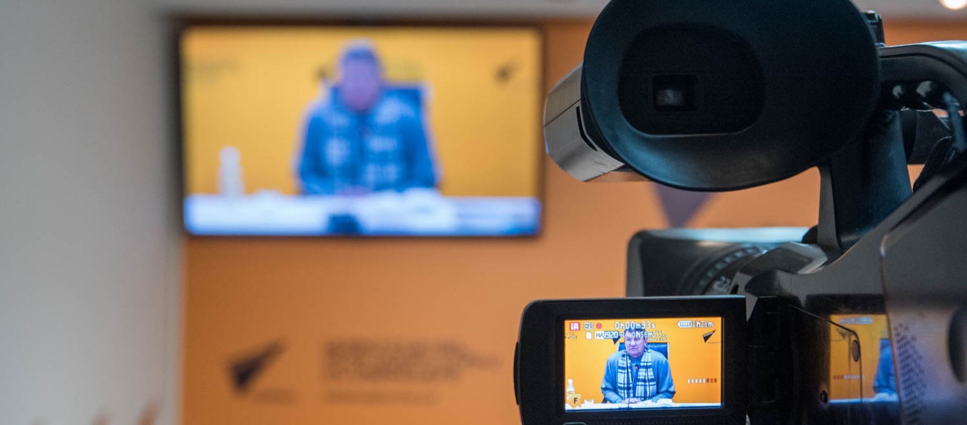 Видеомост Бишкек - Ереван на тему: Армянские тайны озера Иссык-Куль в пресс-центре Sputnik Armeniq Видеомост Бишкек - Ереван на тему: Армянские тайны озера Иссык-Куль в пресс-центре Sputnik Armeniq - Sputnik Армения, 1920, 14.04.2021