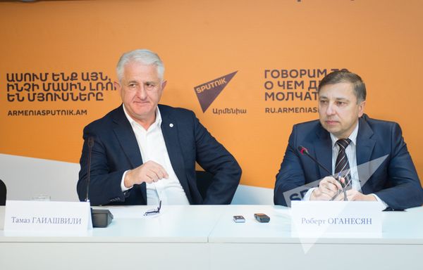 П/к председателя-основателя авиакомпании Армения Тамаза Гаиашвили и генерального директора Роберта Оганесяна - Sputnik Армения