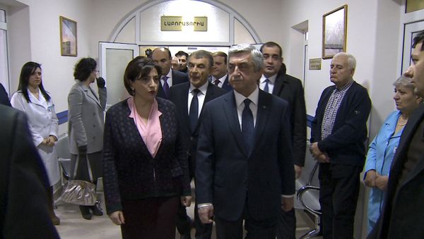 Президенту Армении представили капитально отремонтированное здание поликлиники - Sputnik Армения