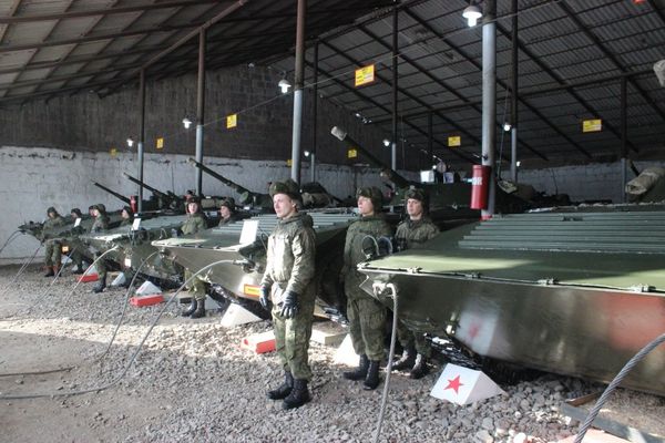 Новобранцам ЮВО в Армении в начале зимнего периода обучения вручили освященное оружие и военную технику - Sputnik Армения