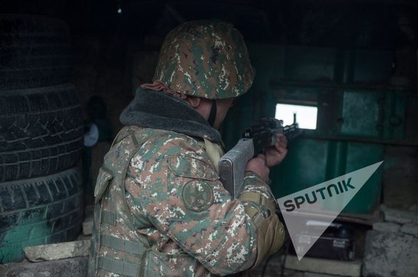 Военнослужащий армянской армии на боевом посту - Sputnik Армения