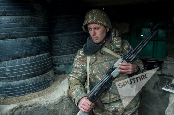 Военнослужащий армянской армии на боевом посту - Sputnik Армения
