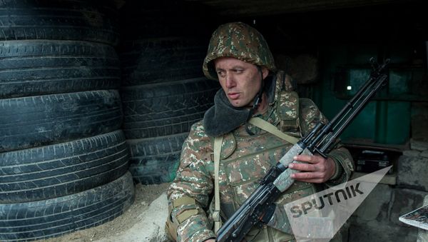 Военнослужащий армянской армии на боевом посту - Sputnik Армения