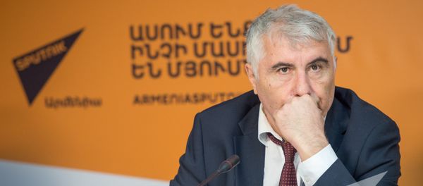 Главный пластический хирург Минздрава Армении, заслуженный врач Артавазд Саакян - Sputnik Արմենիա