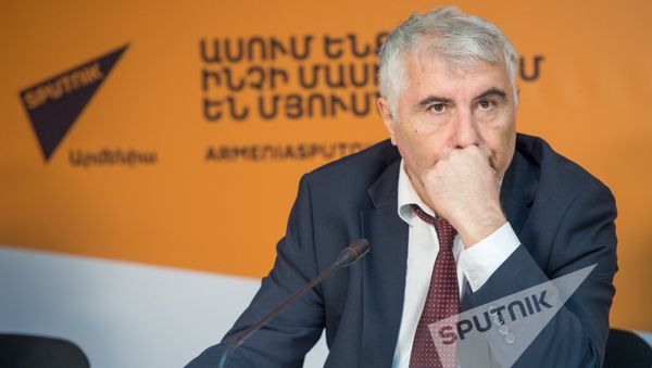 Главный пластический хирург Минздрава Армении, заслуженный врач Артавазд Саакян - Sputnik Արմենիա