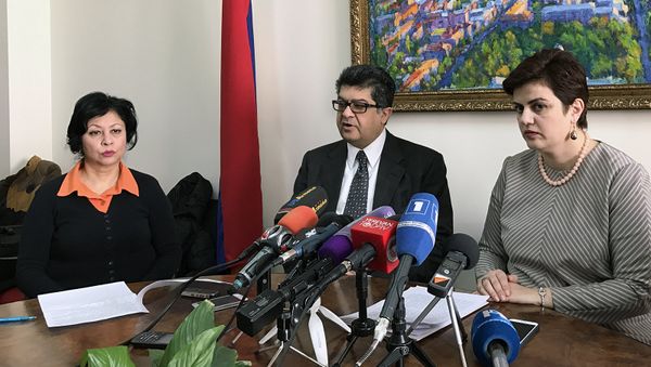 Главный секретарь национальной комиссии ЮНЭСКО в Армении Ваграм Кажоян и заместитель министра культуры Армении Арев Самуэлян - Sputnik Армения