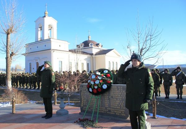 Военнослужащие ЮВО в Армении почтили память жертв Спитакского землетрясения - Sputnik Армения