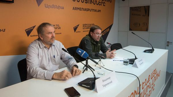 Пресс-конференция на тему Армения как центр развития IT-технологий для стран ЕАЭС. Владимир Терновский и Александр Кулевский - Sputnik Армения