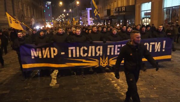СПУТНИК_Сторонники батальона Азов прошли с факелами по улицам Харькова - Sputnik Армения