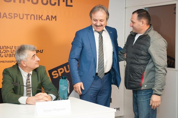 Стас Назарян был в числе пациентов Кудзаева, которого врачи ласково называли Стасиком. Сейчас Стас паралимпийский чемпион горнолыжного спорта. - Sputnik Армения