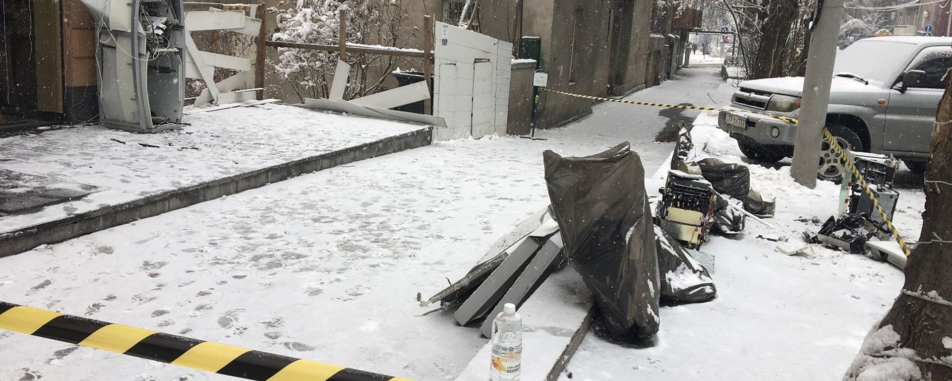 Взорванный банкомат на улице Сарьяна - Sputnik Армения, 1920, 09.03.2017