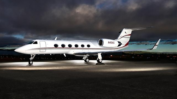 Самолет Дена Билзеряна Gulfstream IV Private Jet, на котором во время предвыборной кампании летала Хиллари Клинтон  - Sputnik Армения