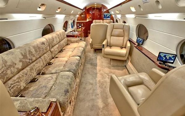 Самолет Дэна Билдзеряна Gulfstream IV Private Jet, на котором во время предвыборной кампании летала Хиллари Клинтон - Sputnik Армения