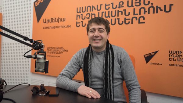 Вреж Киракосян в гостях у радио Sputnik Армения - Sputnik Արմենիա