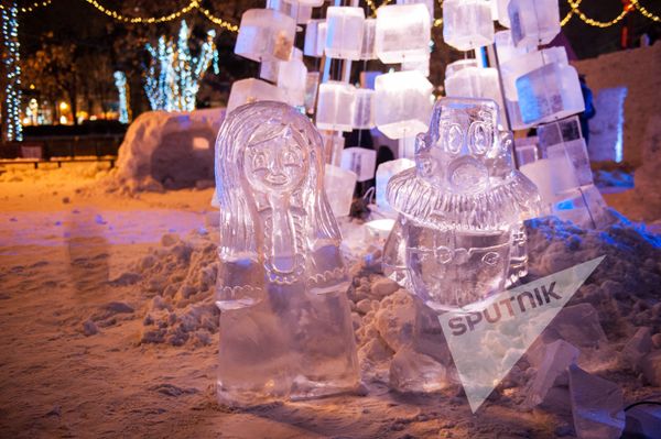 Ледовый городок на Площади Свободы в Ереване - Sputnik Армения
