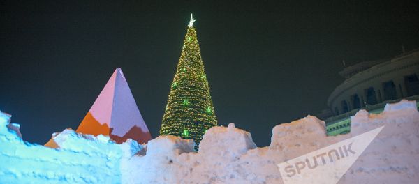 Ледяной городок на Площади Свободы в Ереване - Sputnik Արմենիա
