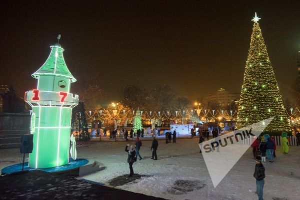 Ледовый городок на Площади Свободы в Ереване - Sputnik Армения