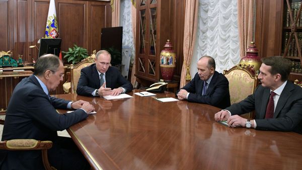 Президент РФ В. Путин провел совещание с главой МИД РФ, директором СВР и главой ФСБ - Sputnik Армения