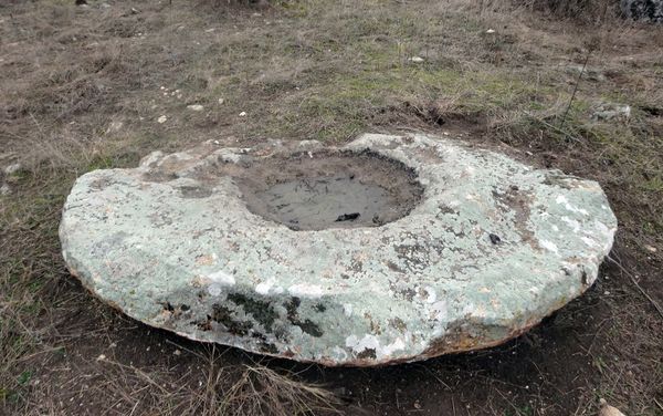 Десятки тщательно обработанных загадочных камней обнаружено в Нагорном Карабахе - Sputnik Армения