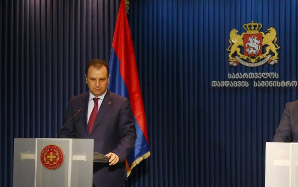 Министр обороны Армении Виген Саргсян и министр обороны Грузии Леван Изория - Sputnik Армения