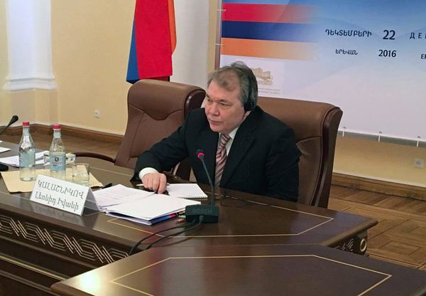 Совместное заседание постоянной комиссии по внешним сношениям НС РА и комитета Госдумы по делам СНГ, Евразийской интеграции и связям с соотечественниками Федерального собрания РФ. Леонид Калашников - Sputnik Արմենիա