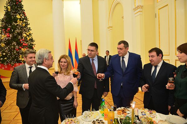 По случаю Нового года и Святого Рождества Президент пригласил на приём представителей СМИ По случаю Нового года и Святого Рождества Президент пригласил на приём представителей СМИ - Sputnik Армения