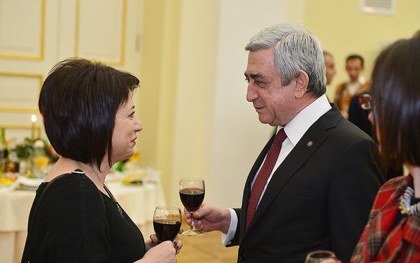 По случаю Нового года и Святого Рождества Президент пригласил на приём представителей СМИ По случаю Нового года и Святого Рождества Президент пригласил на приём представителей СМИ - Sputnik Армения