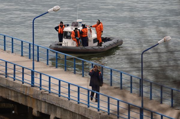 Поисково-спасательные работы на месте крушения самолёта Ту-154 Минобороны РФ в Сочи Поисково-спасательные работы на месте крушения самолёта Ту-154 Минобороны РФ в Сочи - Sputnik Армения