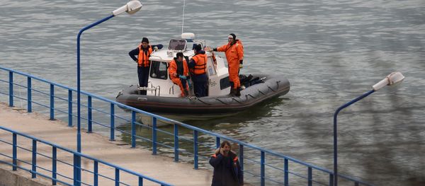 Поисково-спасательные работы на месте крушения самолёта Ту-154 Минобороны РФ в Сочи Поисково-спасательные работы на месте крушения самолёта Ту-154 Минобороны РФ в Сочи - Sputnik Армения