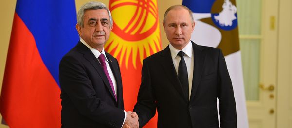 Серж Саргсян и Владимир Путин принимают участие в сессии Совета (ОДКБ) и заседании Высшего евразийского экономического совета в Санкт Петербурге Серж Саргсян и Владимир Путин принимают участие в сессии Совета (ОДКБ) и заседании Высшего евразийского экономического совета в Санкт Петербурге - Sputnik Армения