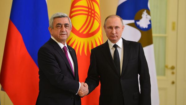 Серж Саргсян и Владимир Путин принимают участие в сессии Совета (ОДКБ) и заседании Высшего евразийского экономического совета в Санкт Петербурге - Sputnik Армения