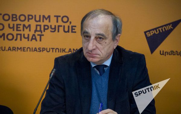 Давид Мурадян. П/к пресс-конференция, посвященная первой кинопремии для отечественных фильмов Анаит Давид Мурадян. П/к пресс-конференция, посвященная первой кинопремии для отечественных фильмов Анаит - Sputnik Армения