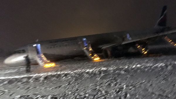 Аварийная посадка самолета в аэропорту Храброво - Sputnik Армения