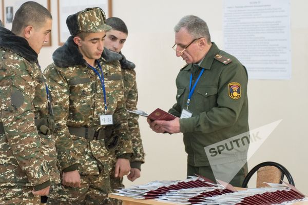 Призывники на сборном пункте, 2017, Ереван - Sputnik Армения
