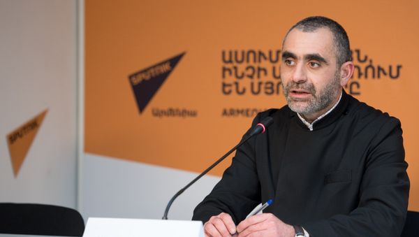 Иерей Есаи Артенян - Sputnik Արմենիա