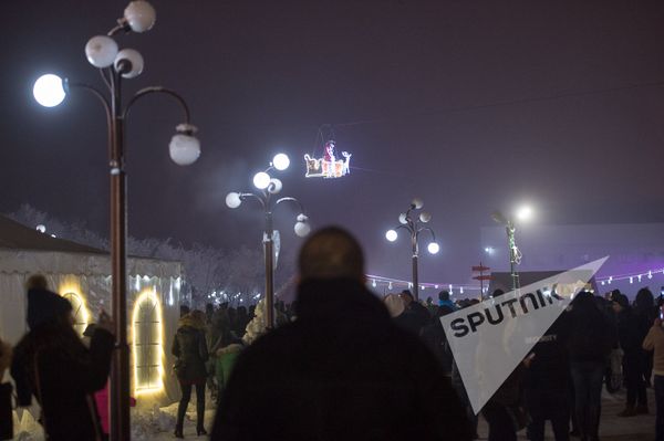 Народ все прибывает... - Sputnik Армения