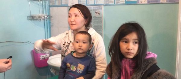 Дом рушился, мы с детьми чудом спаслись — пострадавшая при авиакатастрофе Дом рушился, мы с детьми чудом спаслись — пострадавшая при авиакатастрофе - Sputnik Армения