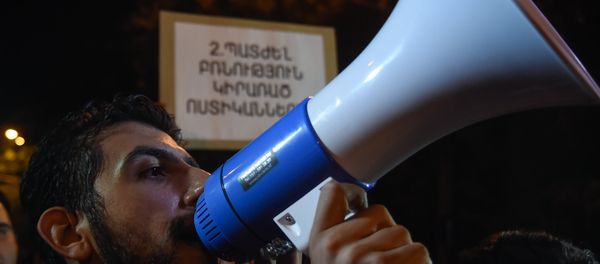 Максим Саркисян, активист движения Нет грабежу на улице Баграмянa Максим Саркисян, активист движения Нет грабежу на улице Баграмянa - Sputnik Армения