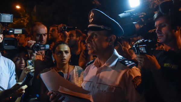 Митинг на улице Баграмяна против подорожания электроэнергии Митинг на улице Баграмяна против подорожания электроэнергии - Sputnik Армения